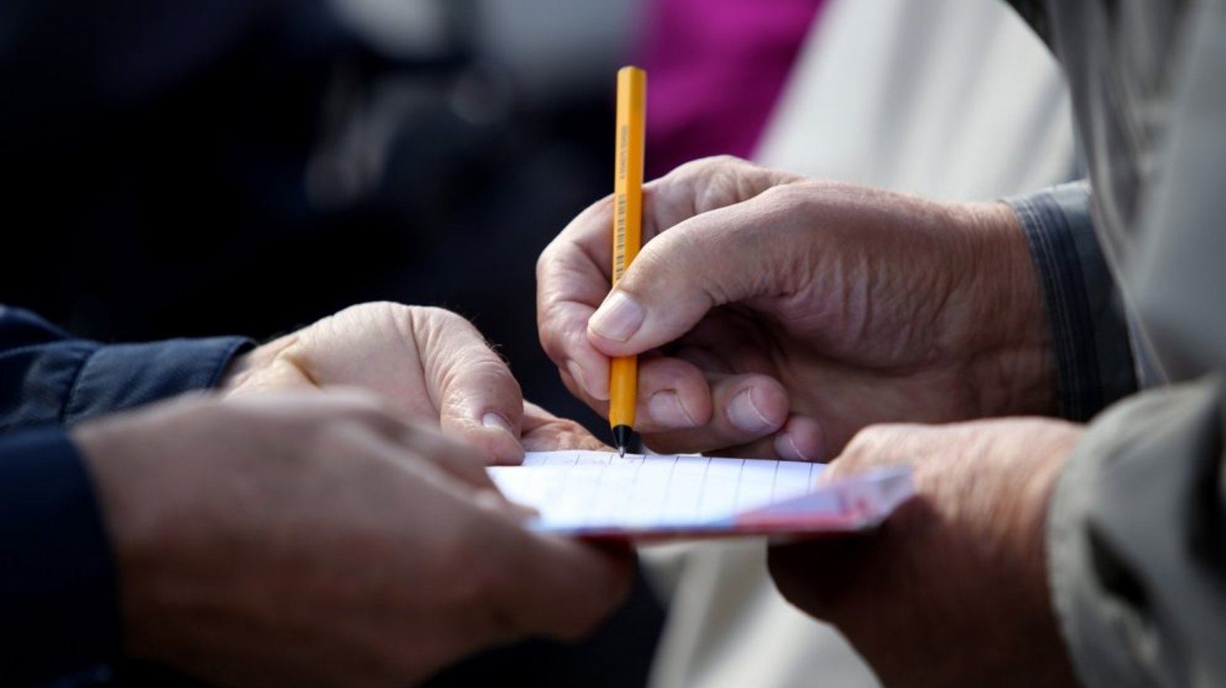Nesaprotot valodu, balso "pret". Kā risināt latviski nerunājošo daudzdzīvokļu māju iedzīvotāju problēmu