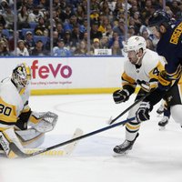 Girgensons palīdz 'Sabres' gūt uzvaru pār 'Penguins'