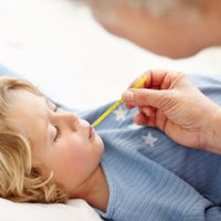 Mediķi rekomendē bērnus laicīgi pasargāt no gripas