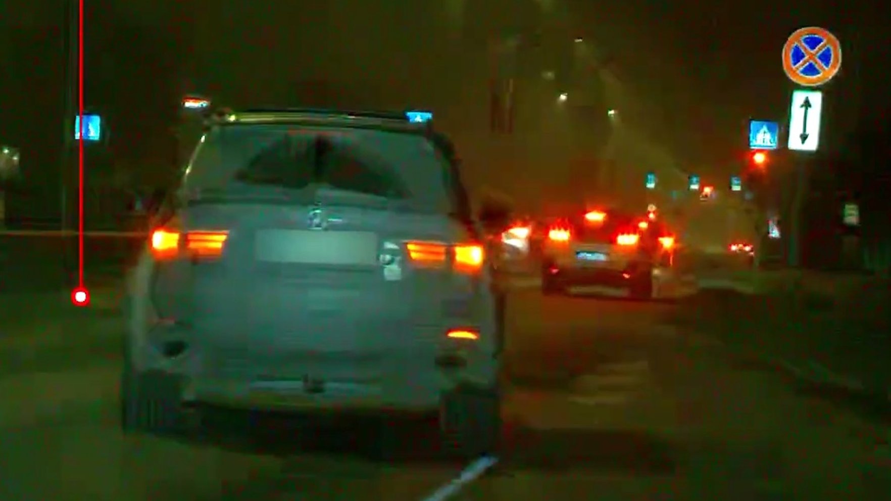 Video: Dzenoties pakaļ, policija aptur BMW vadītāju 1,43 promiļu reibumā