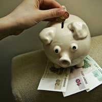 'Cūciņās' sakrāto pret banknotēm no oktobra Latvijas Bankā varēs samainīt bez ierobežojuma