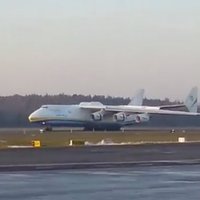 ВИДЕО: В Риге приземлился самый большой самолет в мире "Ан-225 Мрия"