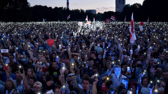 Minskā pulcējas tūkstošiem Lukašenko oponentu - 3