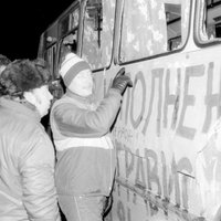 #Ziņas 1991: Veidojas pašaizsardzības vienības un krīt Tirānas Staļins