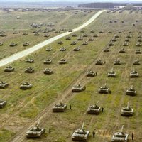 Krievu un baltkrievu mācību 'Zapad' simulētais uzbrukums NATO satrauc Karobli
