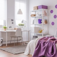 Gaumīgi violets – idejas, kā savaldīt izteiksmīgo krāsu interjerā