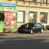 ФОТО: Вот так началось утро водителя BMW и автобуса Rīgas Satiksme