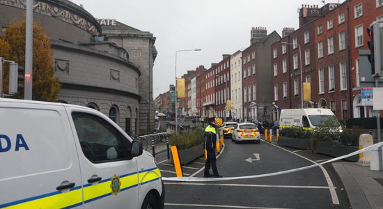Dublinas centrā sadurti pieci cilvēki, no tiem trīs bērni