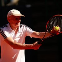 Foto: Tenisā vecuma ierobežojumu nav - aktīvākie seniori cīnās par Latvijas tituliem