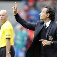 Prandelli turpinās trenēt Itālijas futbola izlasi