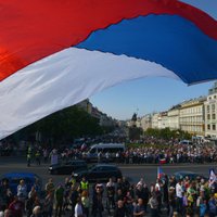 В Чехии флаг над Пражским градом заменили красными трусами