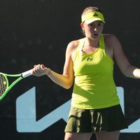 'Australian Open': Ostapenko kļūdām bagātā spēlē nepārvar pirmo kārtu