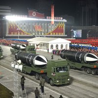 Ziemeļkoreja demonstrē jaunu no zemūdenes palaižamu ballistisko raķeti
