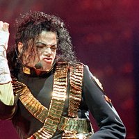 Майкл Джексон стал самой высокооплачиваемой мертвой знаменитостью