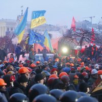 Protestētāji piespiež Ļvovas gubernatoru uzrakstīt atlūgumu