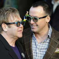 Eltons Džons piektdien Maskavā sola 'pateikt kaut ko jēgpilnu' par homoseksuāļu tiesībām