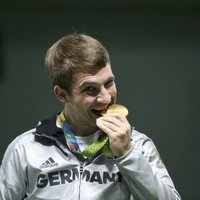 Vācu šāvējam olimpiskajā debijā - zelta medaļa un olimpiskais rekords