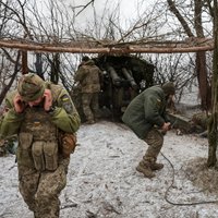 Ukrainas pozīcijas jāstiprina kaujas laukā un pie sarunu galda, spriež Braže