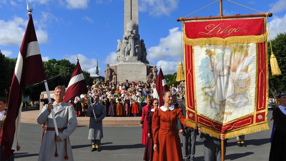 XXV Vispārējo latviešu Dziesmu un XV Deju svētku dalībnieku gājiens  - 130