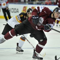 Latvijas hokeja izlasei pievienojies Roberts Lipsbergs