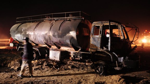 Pakistānā autobusa sadursmē ar naftas vedēju 57 bojāgājušie - 5