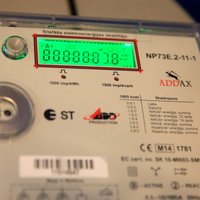 Saeima lemj uzņēmumiem pilnībā kompensēt elektroenerģijas sistēmas pakalpojuma maksu