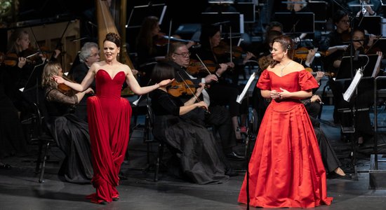 ФОТО: В Национальной опере проходят яркие новогодние концерты
