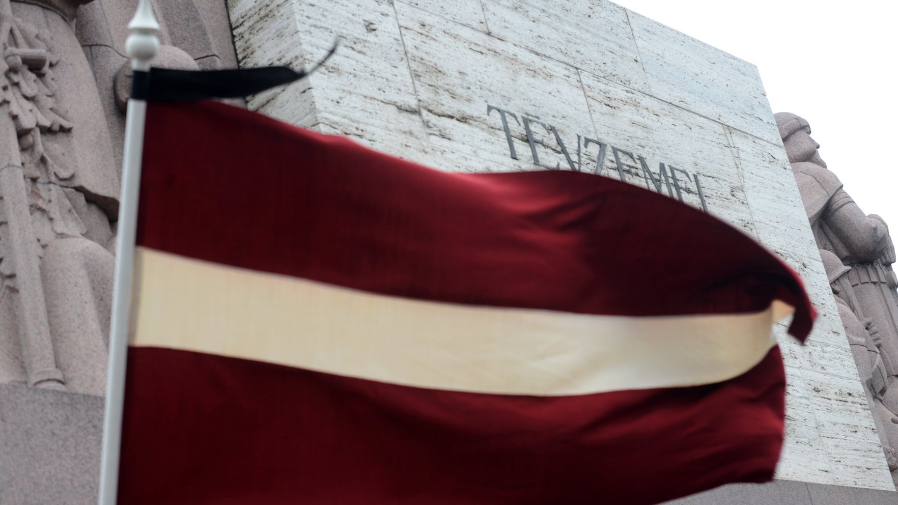 Lopu vagonos aizveda 42 000 cilvēku. Latvijā piemin 25. marta deportāciju upurus