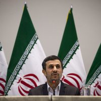 Irānas politiķi apsūdz Ahmadinedžadu mēģinājumā saglabāt varu 'Putina – Medvedeva stilā'