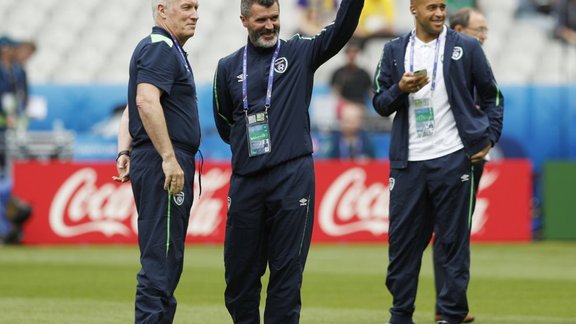 Republic of Ireland assistant coach Roy Keane before the match 