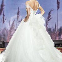 Rīgā notikusi krāšņa līgavu kleitu skate