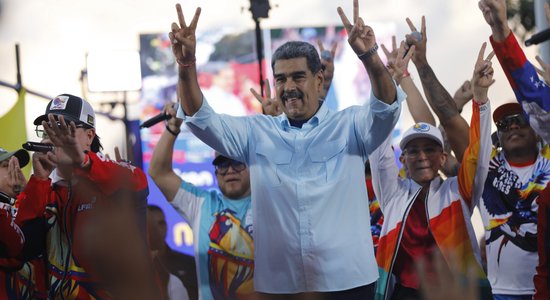 Venecuēlas tiesa apstiprina Maduro strīdīgo uzvaru vēlēšanās