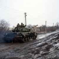 Saasinās situācija Donbasā: separātisti uzbrūk ar tankiem un artilēriju
