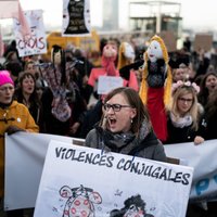 Beļģijā tūkstošiem cilvēku gājienā pieprasa izbeigt vardarbību pret sievietēm