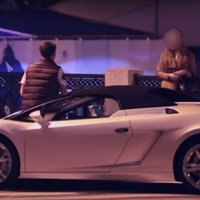 Video: Cik viegli Maskavā nocopēt zaķi, ja tev ir 'Lamborghini'