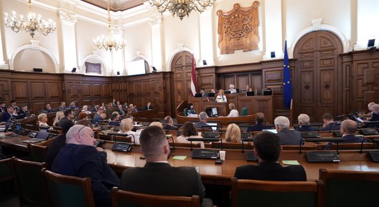 Saeima pavasara sesijā pieņēmusi 86 likumus; aktīvākā debatētāja – Pleškāne