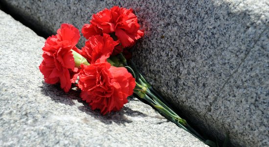 Цветы к местам снесенных памятников — не возлагать. 9 мая в Латвии: как остаться в рамках закона