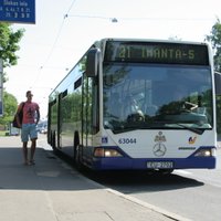 Rīgas svētku laikā sabiedriskais transports un autostāvvietas būs bez maksas