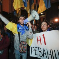 'Kapitulācijai nē': Kijevā protestē pret 'Šteinmeiera formulas' apstiprināšanu