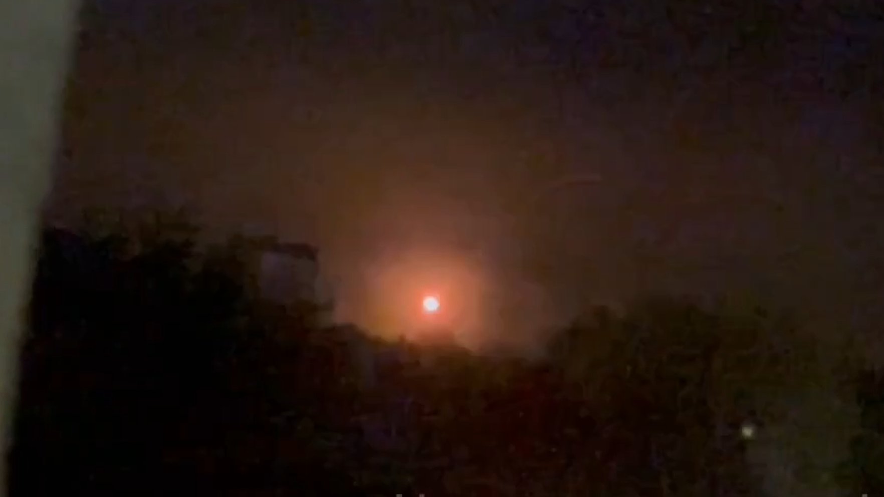 Pēc dronu uzbrukuma deg viena no lielākajām Krievijas naftas ostām Baltijas jūrā