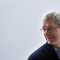 'Apple' vadītājs Kuks savu bagātību ziedos labdarībai