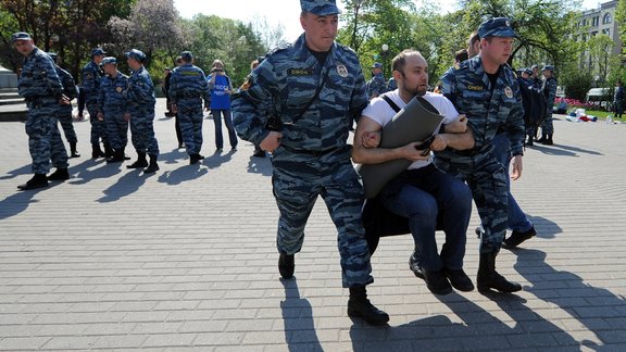 Opposition protesters in Moscow 8 May