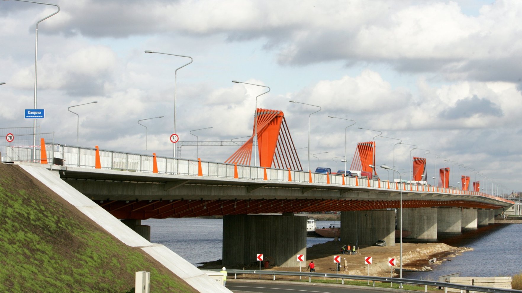 Pa Rīgas Dienvidu tilta estakādēm atkal varēs braukt ar ātrumu 70 km/h