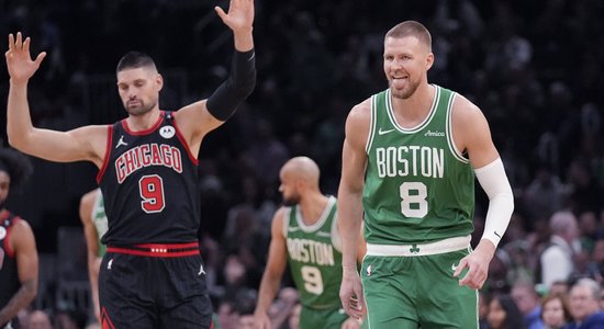 Porziņģim astoņi trejači un sezonas punktu rekords "Celtics" uzvarā