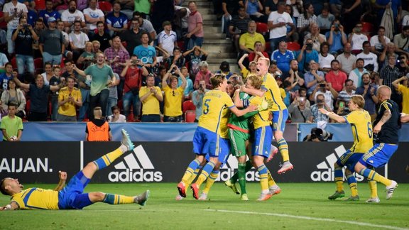 Sweden players celebrate victory after winning UEFA U-21 European Championship