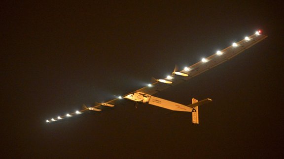 Ar saules baterijām darbināmā lidmašīna "Solar Impulse" - 6