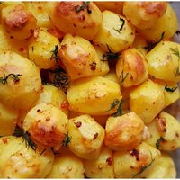 Krāsnī cepti kartupeļi grieķu gaumē