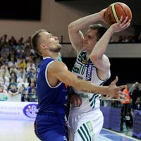 'Neptunas' pārsteidzoši uzvar 'Žalgiris' basketbolistus pirmajā Lietuvas čempionāta finālspēlē