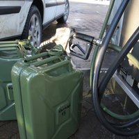 Degvielas tirgotāji par santīmu palielina benzīna un dīzeļdegvielas cenu Rīgā