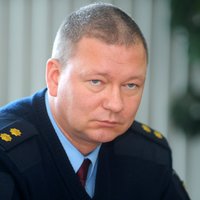 Augsta ranga policistu Feierābendu tiesa patur apcietinājumā